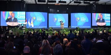 Llaryora pidió crear un nuevo paradigma en defensa del planeta