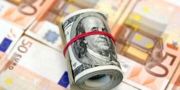 Solo 6 de cada 100 dólar ahorro está en los bancos