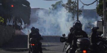 Intentan irrumpir en el Congreso ecuatoriano