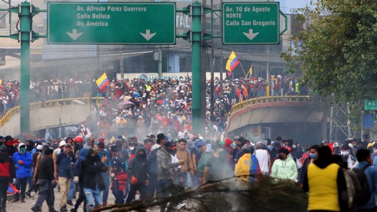 El caos se apodera de Ecuador en el noveno día de protestas