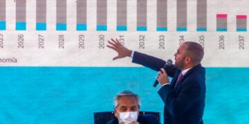 Mientras que la Nación cerró el 2021 con un déficit fiscal del 3% del PBI las provincias tuvieron superávit del 0,8%