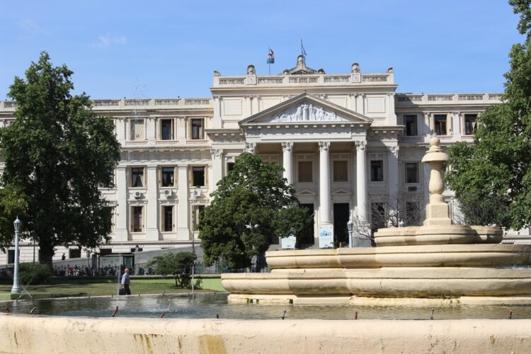 La Justicia de Córdoba busca un hogar para una joven de 16 años