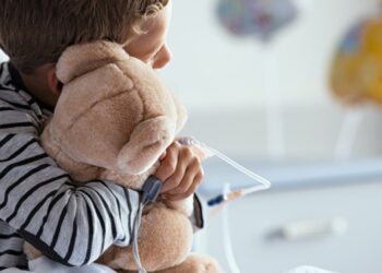 Disponen que una obra social brinde cobertura de salud inmediata a un niño que tiene cáncer