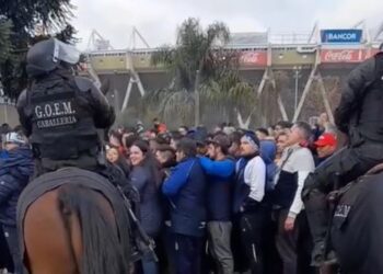 Denunciaron maltrato de la Policía en el ingreso al Kempes