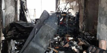 Según las primeras pericias, el incendio en Recoleta se habría originado por la batería de un monopatín