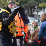 Llaryora se acercó al lugar del incendio y expresó: "Son terrenos federales pero no podemos mirar para otro lado"