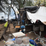 Llaryora se acercó al lugar del incendio y expresó: "Son terrenos federales pero no podemos mirar para otro lado"