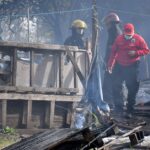 Llaryora se acercó al lugar del incendio y expresó: "Son terrenos federales pero no podemos mirar para otro lado"
