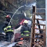 Llaryora se acercó al lugar del incendio y expresó: "Son terrenos federales pero no podemos mirar para otro lado"