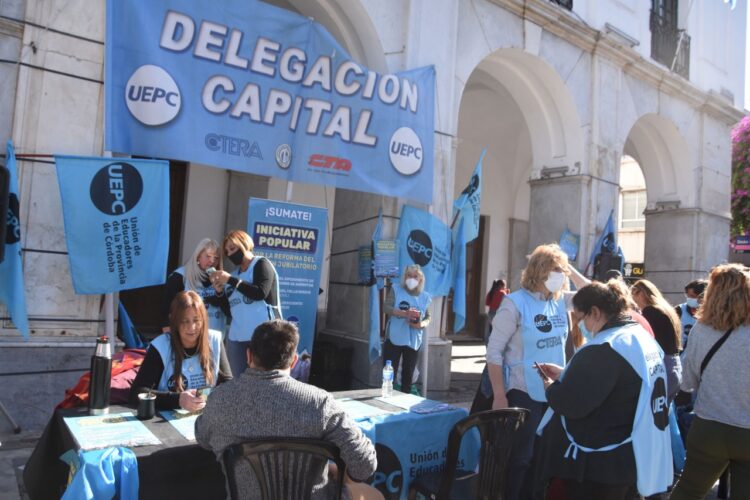 Jubilaciones: la Uepc junta firmas