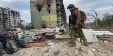 Con el este conquistado, Rusia bombardea Kiev