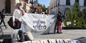 Inauguraron un «monumento» en reclamo por la ley de alquileres