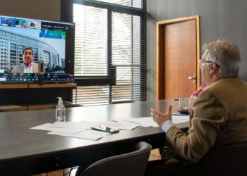 Llaryora habló sobre «smart cities»