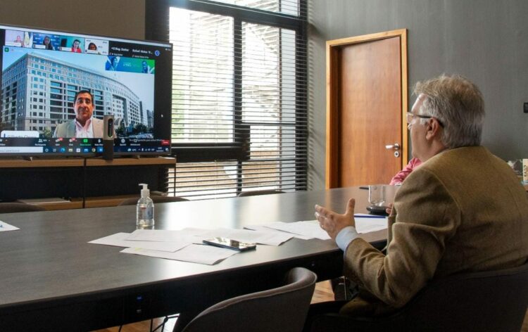 Llaryora habló sobre "smart cities"