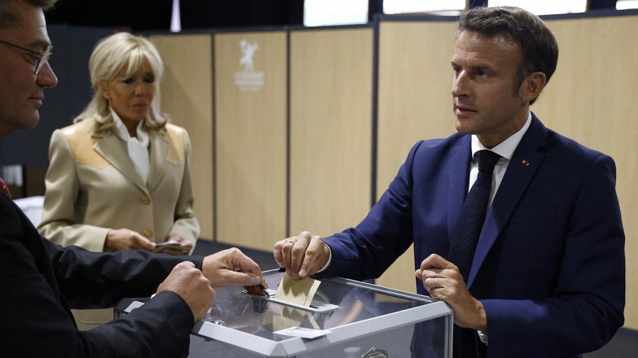 Los franceses votan en unas legislativas que amenazan con debilitar a Macron