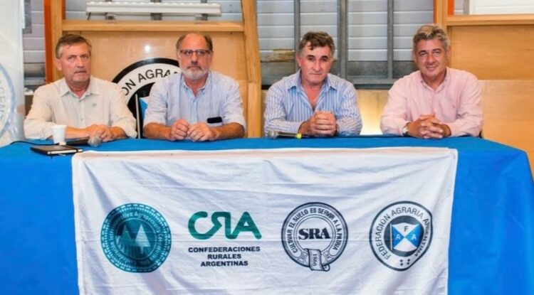 El campo convocó a un cese de comercialización de granos