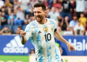 Argentina aplastó a Estonia con 5 goles de Messi
