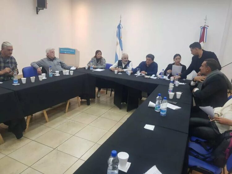 El Suoem aceptó la oferta del Municipio y firmaron el nuevo convenio salarial