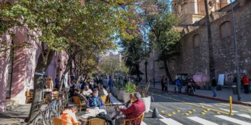 Ensancharán las veredas y crearán un polo gastronómico en la supermanzana del casco histórico