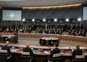 La OTAN refuerza la presencia militar en las fronteras con Rusia y promete su apoyo a Ucrania