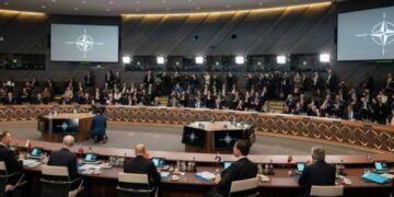 La OTAN refuerza la presencia militar en las fronteras con Rusia y promete su apoyo a Ucrania