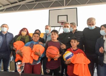 Inauguraron un nuevo polideportivo social