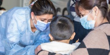 Continúa la vacunación contra la gripe y coronavirus en salas cuna de la Ciudad