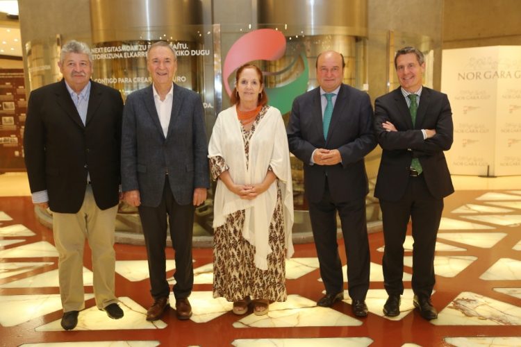 Schiaretti y Vigo visitaron la histórica localidad de Gernika