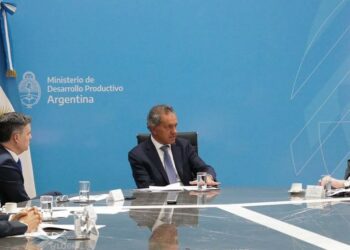 Renault presentó sus proyectos de expansión en el país a Scioli