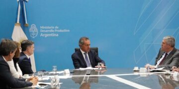 Renault presentó sus proyectos de expansión en el país a Scioli