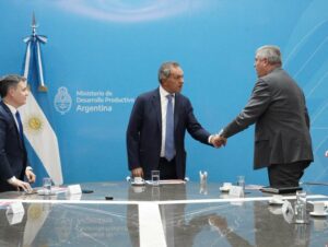 Renault presentó sus proyectos de expansión en el país a Scioli