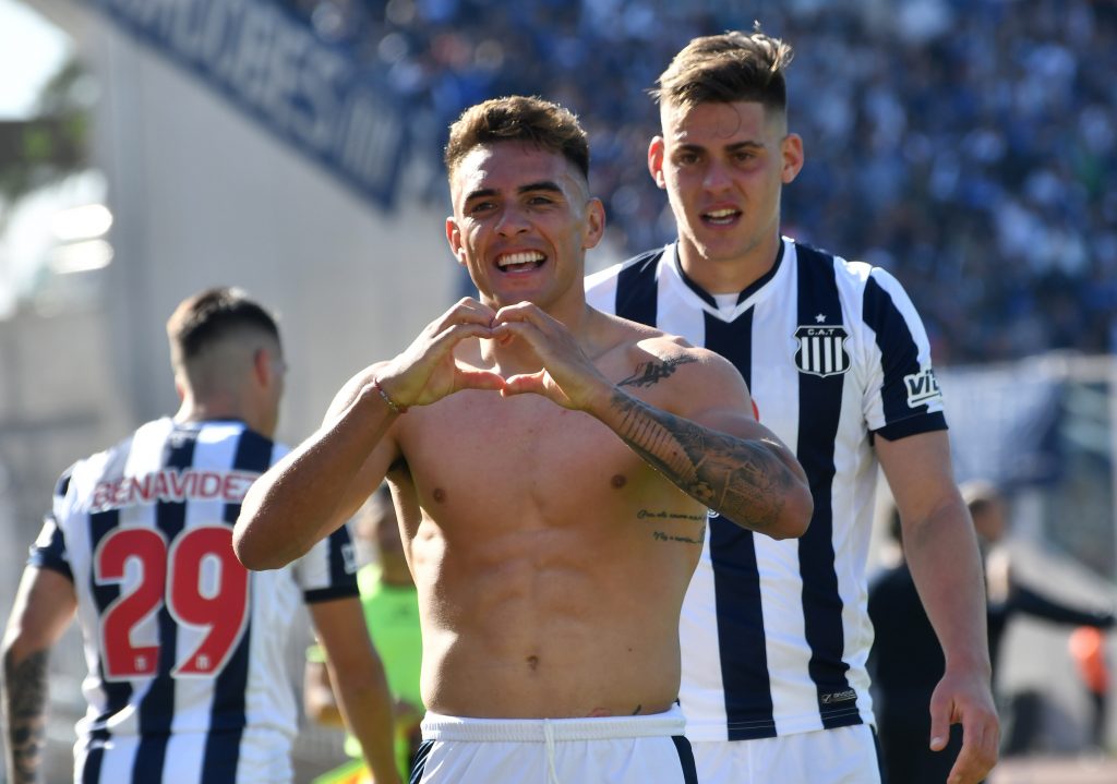 Talleres debutó con un sólido triunfo por 2 a 0 ante Sarmiento en el Kempes