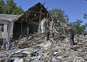 Ucrania admite la destrucción de su país