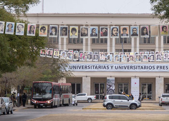 La UNC inauguró la muestra sobre sus víctimas en la dictadura cívico-militar