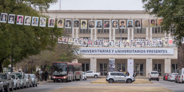 La UNC inauguró la muestra sobre sus víctimas en la dictadura cívico-militar