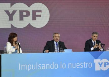 Alberto Fernández y CFK juntos en los 100 años de YPF
