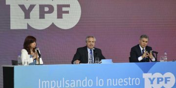 Alberto Fernández y CFK juntos en los 100 años de YPF