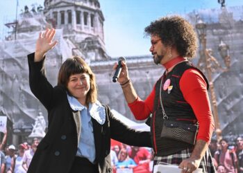 Luego de tres décadas de espera, el Senado convirtió en ley la respuesta integral al VIH