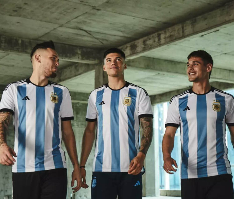 La Selección presentó la camiseta con la que jugará en el Mundial de Qatar 2022