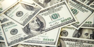 El dólar blue cierra en $337 y marca otra jornada sin encontrar techo