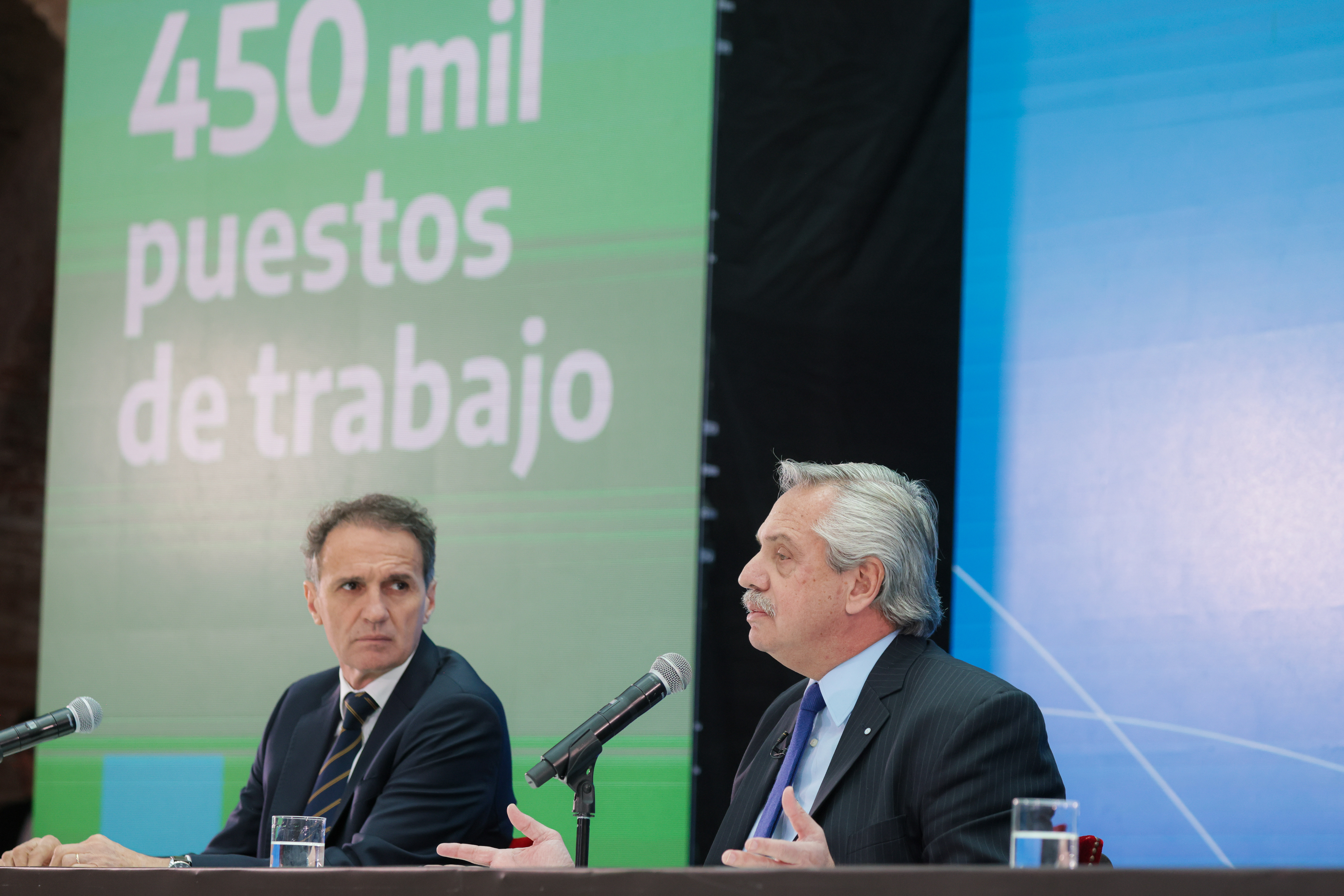 El presidente Fernández lanzó la nueva etapa del plan de obras públicas junto a Katopodis y Manzur, entre otros.