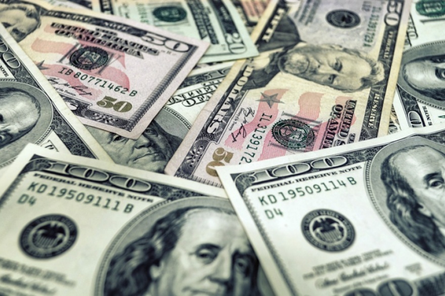 El dólar blue corrigió su aumento repentino: a cuánto cotizaba este martes