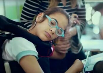 Una joven cordobesa con parálisis cerebral reclama que Apross incumple una cautelar