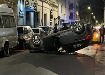 Volvían de festejar el día del amigo, perdieron el control y volcaron violentamente