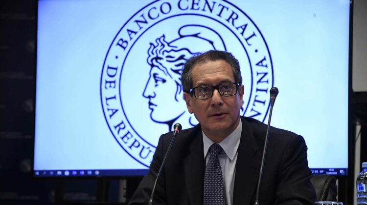 El presidente del BCRA afirmó que las reservas "son suficientes" y que la Argentina tiene "un futuro cierto"