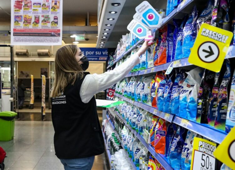 El Gobierno endurece los controles en supermercados
