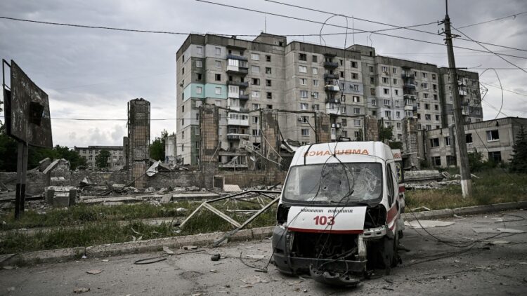 Fuerzas rusas aseguran haber rodeado la última ciudad bajo control ucraniano en Lugansk
