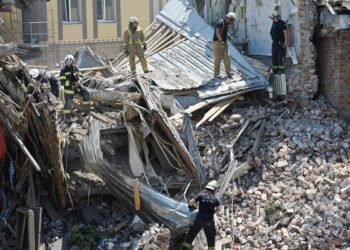 Ucrania denuncia «incesantes bombardeos» en el este y Rusia afirma que destruyó armas de EE.UU.