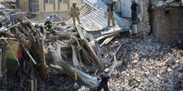 Ucrania denuncia «incesantes bombardeos» en el este y Rusia afirma que destruyó armas de EE.UU.