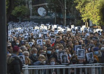 Homenaje y reclamo de la Amia en un nuevo aniversario del atentado: la causa judicial es «un fracaso humillante»